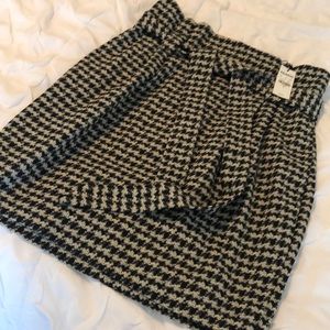 NWT Express black/white tweed skirt